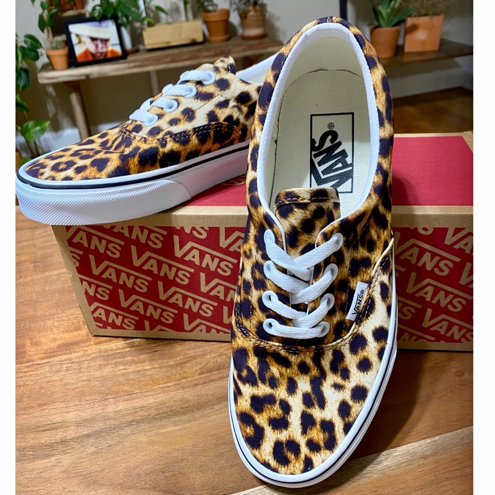 ✨NIB✨ Mens/Women’s Leopard Era Vans